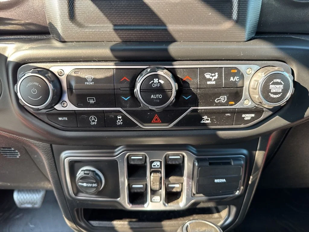 Used 2021 Red Jeep Unlimited Sahara Altitude image 36
