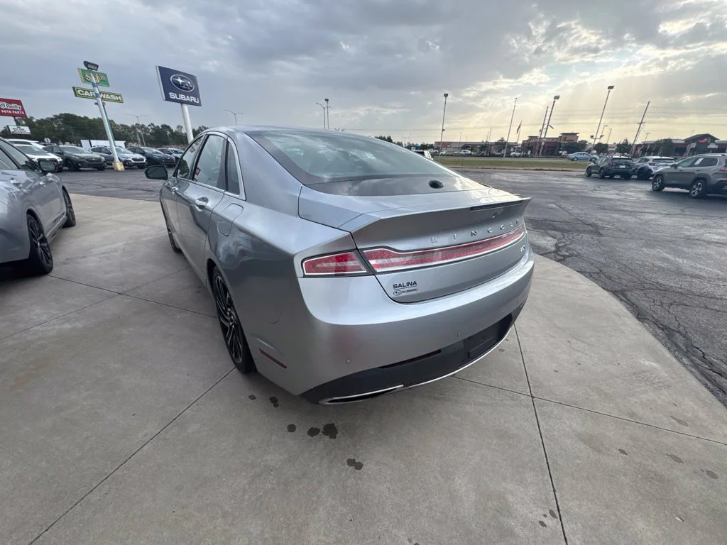 Used 2020 Silver Lincoln Standard image 3