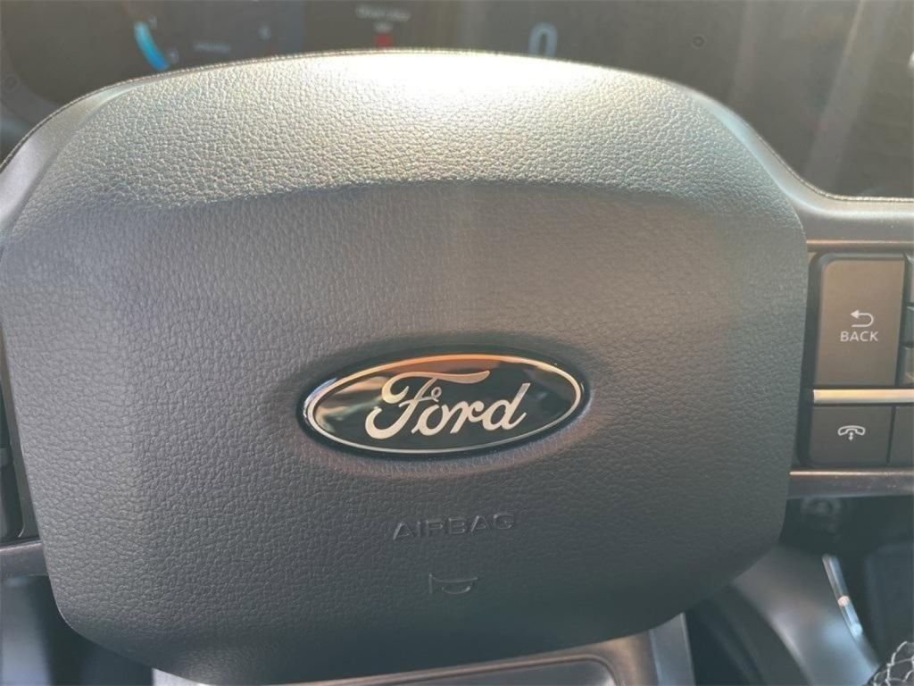 New 2025 Space White Metallic Ford XLT image 16