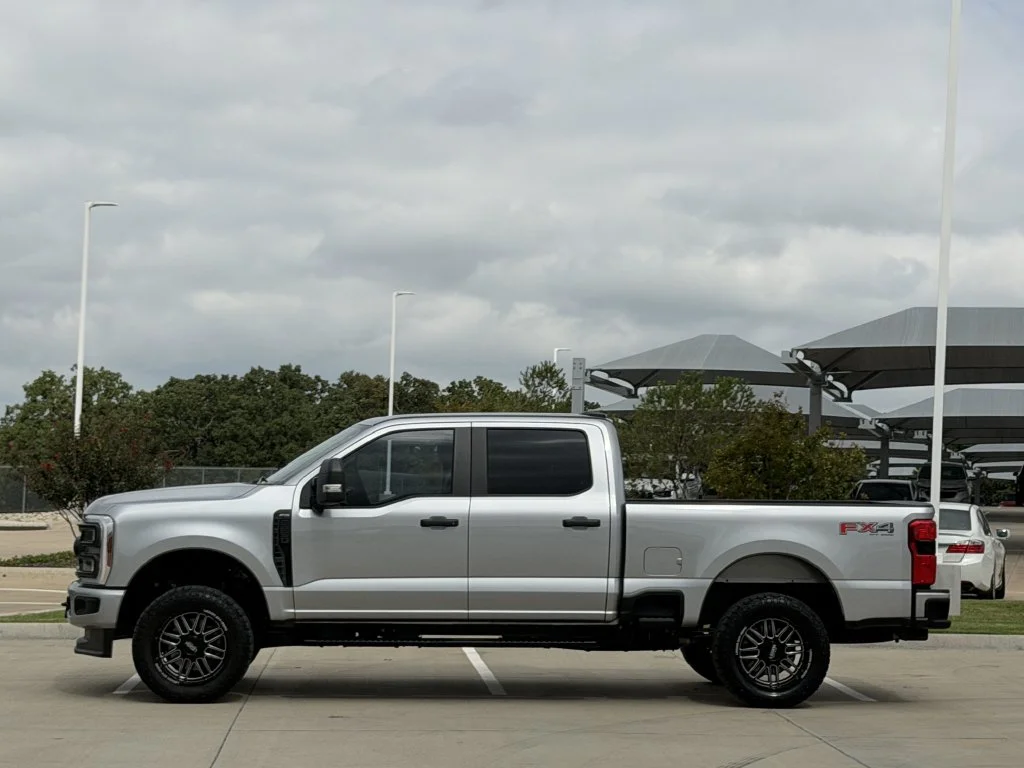 Used 2024 Silver Ford XL image 3