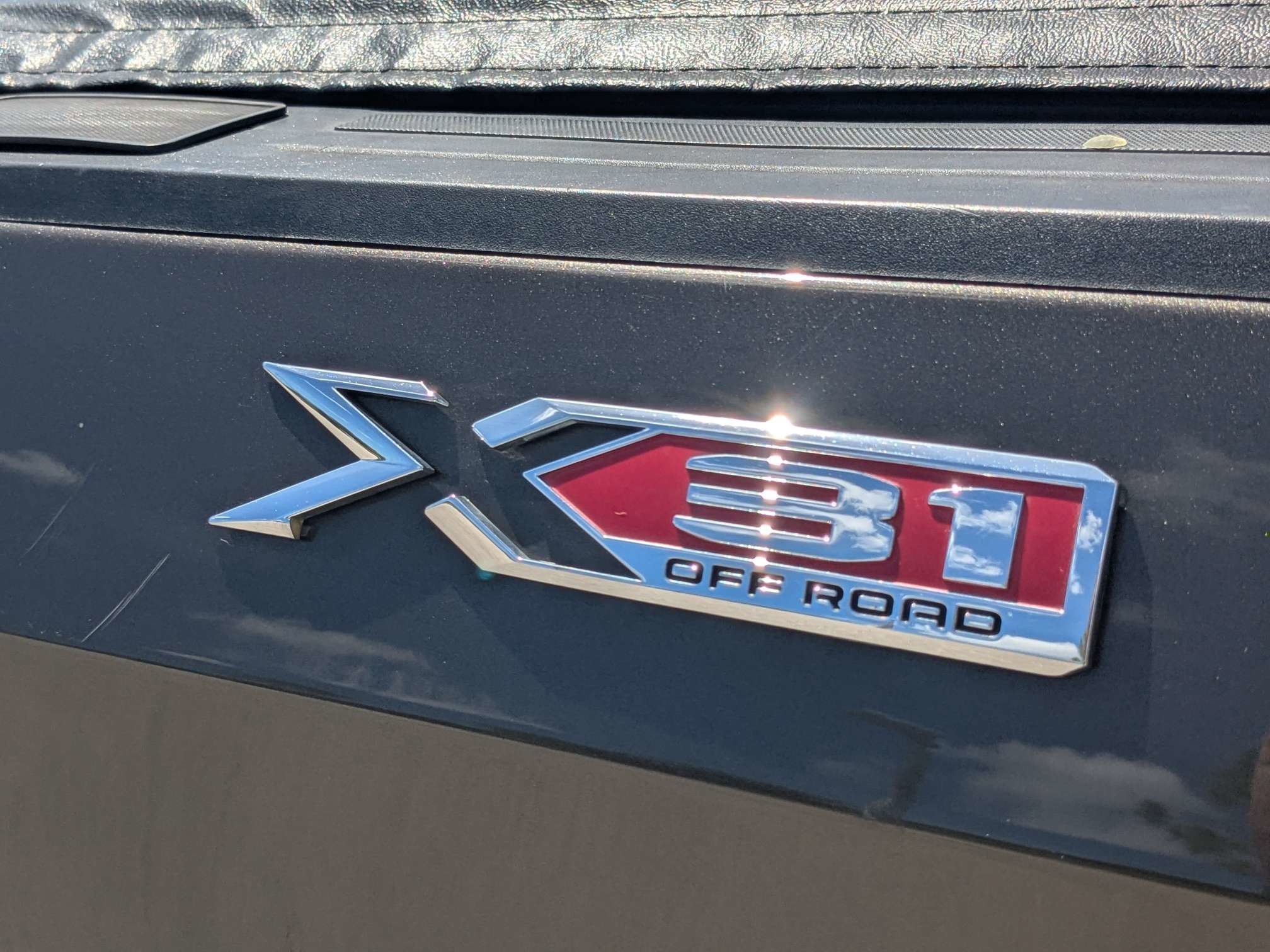 Used 2019 Smokey Quartz Metallic GMC SLT image 14