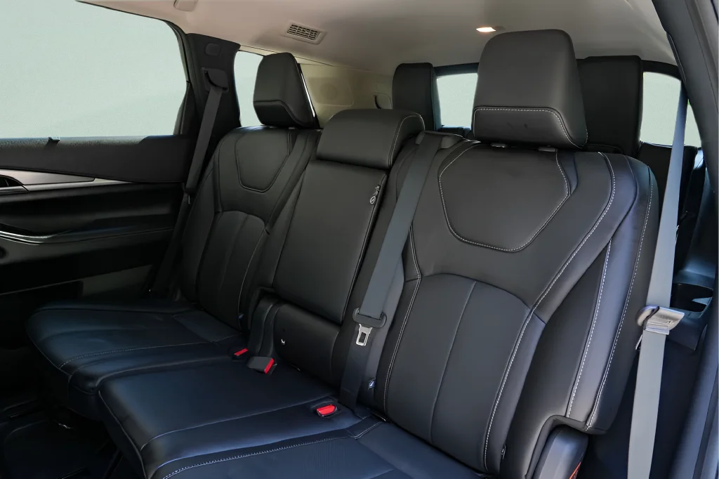 Used 2024 White INFINITI LUXE image 37