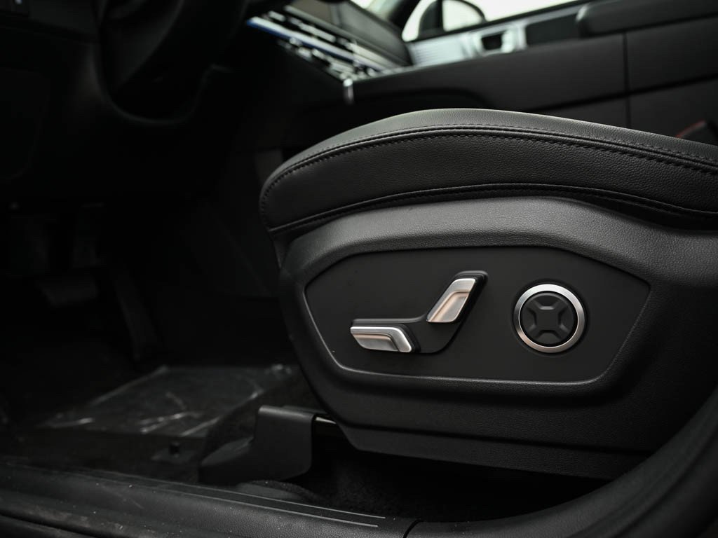 2026 Hyundai Santa Fe Limited - Photo 19