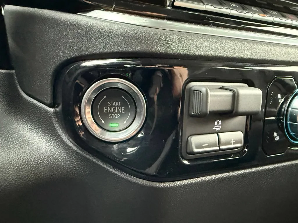 Used 2026 Onyx Black GMC Elevation image 25