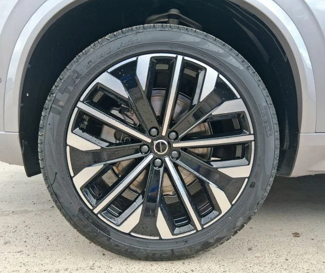 New 2026 Aurora Silver Volvo Plus image 21