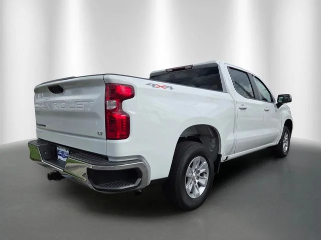 Used 2025 Summit White Chevrolet LT image 5