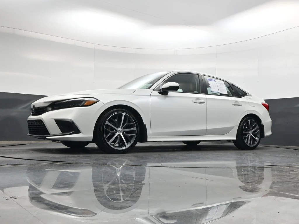 Used 2023 Platinum White Pearl Honda Touring image 32