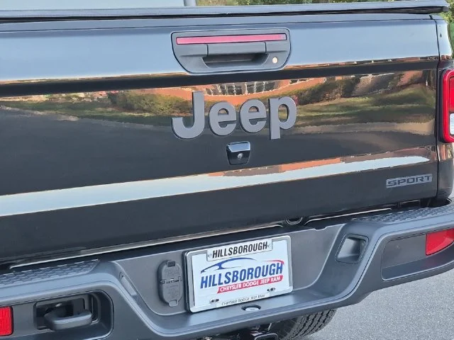 Used 2020 Black Jeep Sport image 22