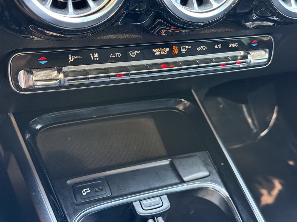 Used 2021 Silver Mercedes-Benz GLB 250 image 31