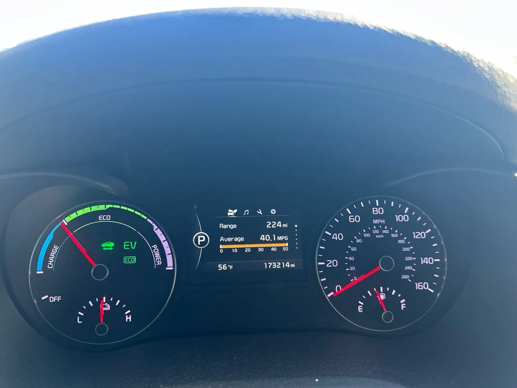Used 2017 Snow White Pearl Kia Base image 15