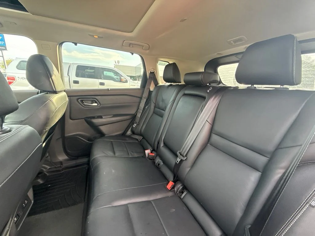 Used 2022 Gray Nissan SL image 9
