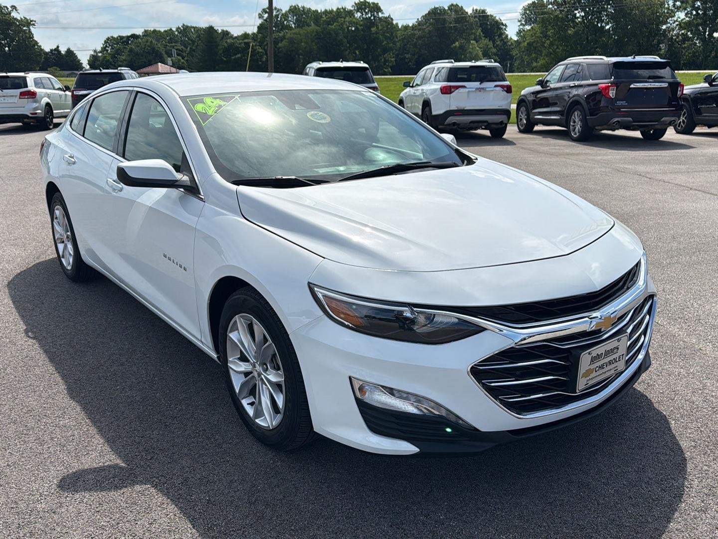 Used 2024 Summit White Chevrolet LT image 2