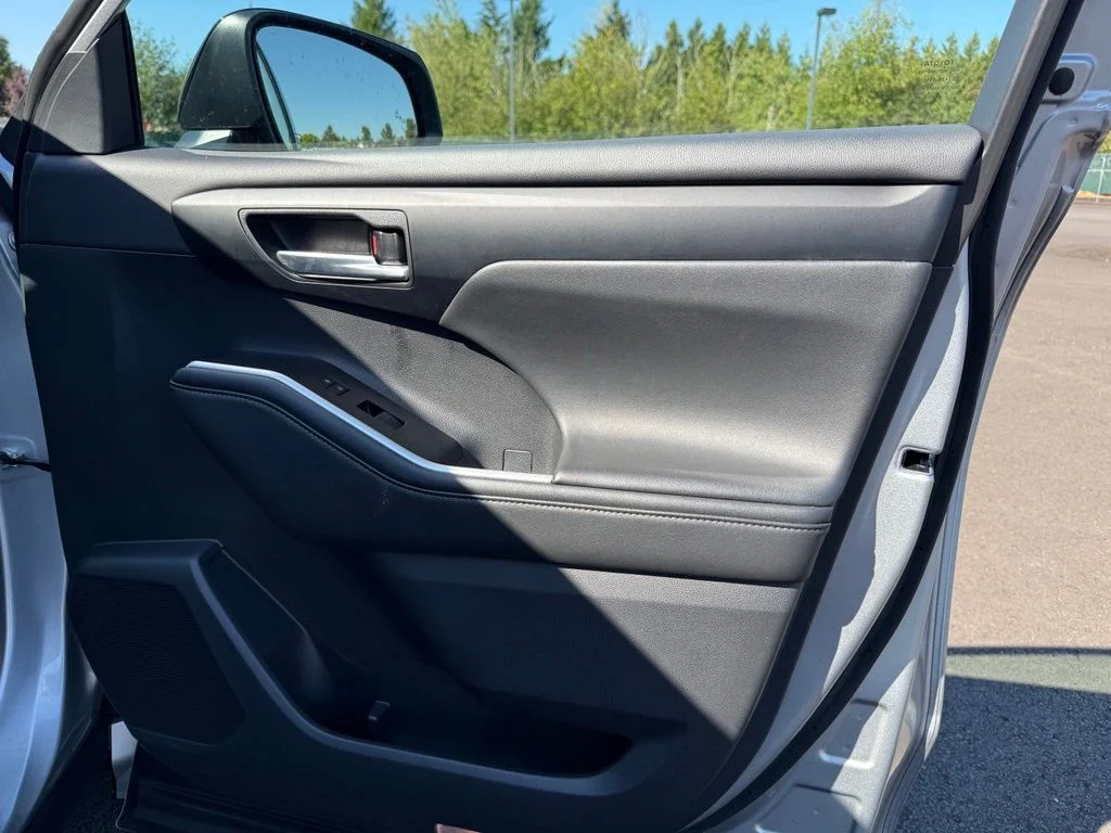 Used 2025 Celestial Silver Metallic Toyota XSE image 25