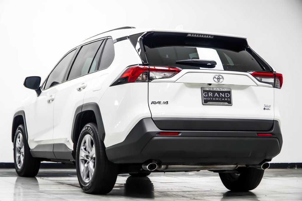 Used 2025 White Toyota XLE image 14