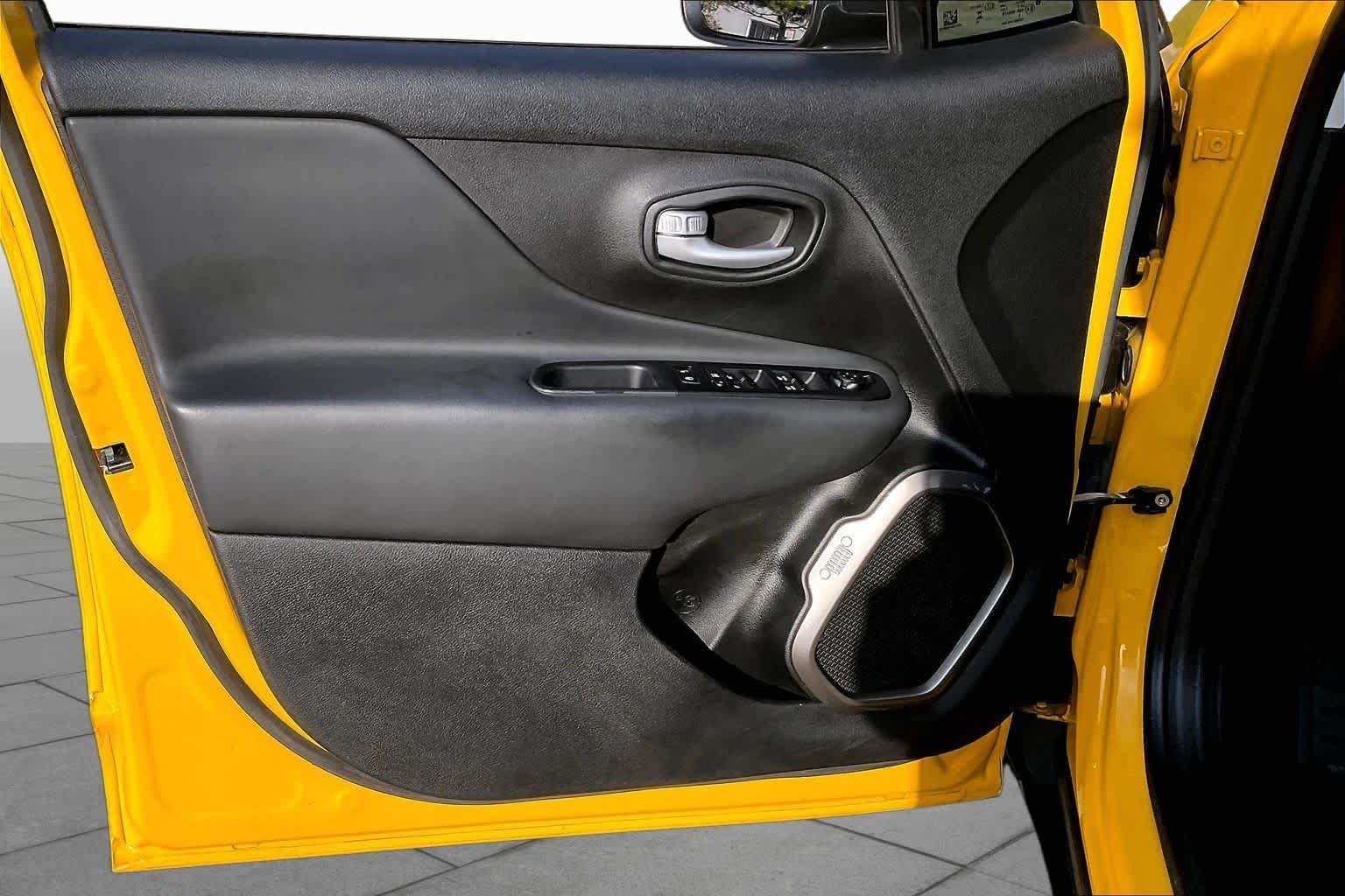 Used 2023 Solar Yellow Clearcoat Jeep Latitude image 21