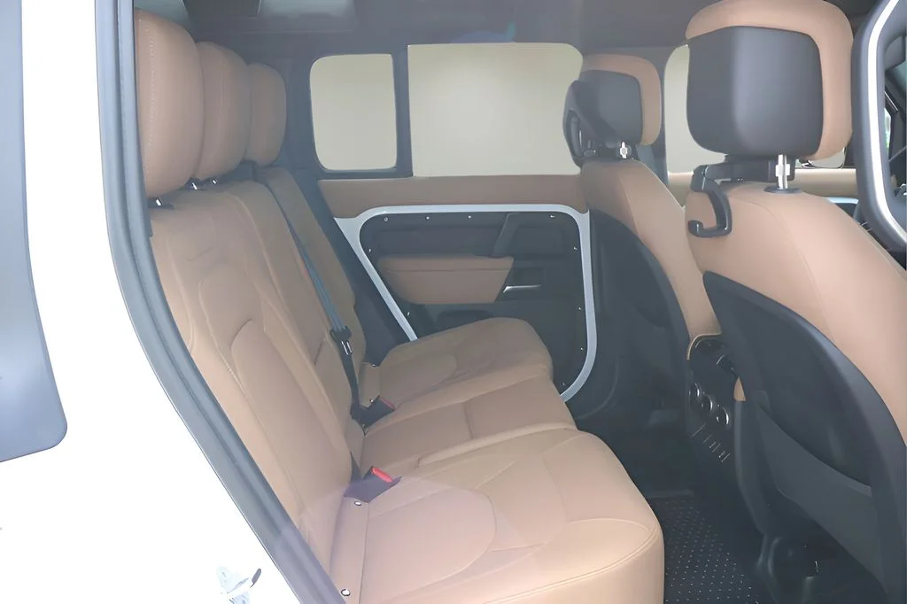 New 2026 Fuji White Land Rover X-Dynamic SE image 16