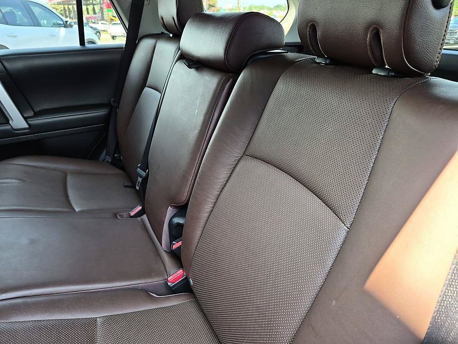 Used 2018  Toyota SR5 image 30