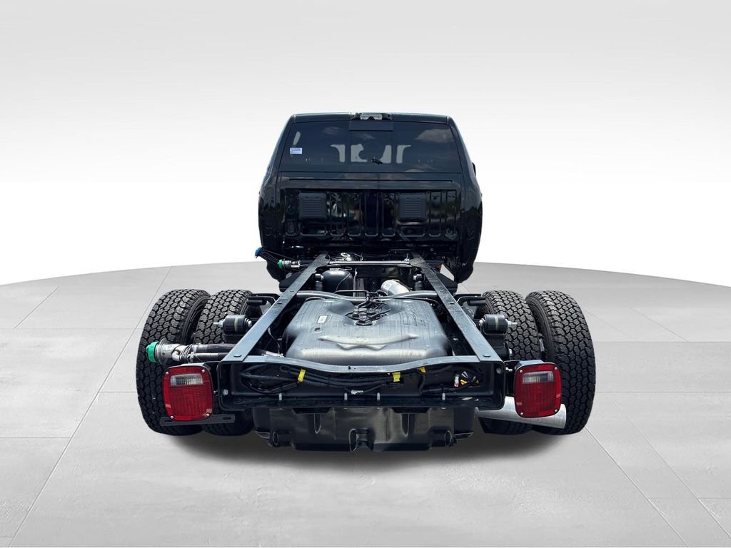 New 2026 Diamond Black Crystal Pearl-Coat Exterior Paint RAM Tradesman image 14