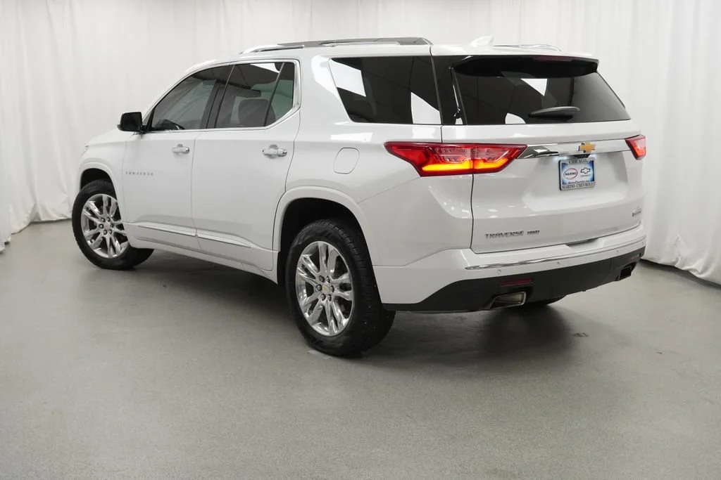Used 2019 IRIDESCENT PEARL TRICOAT Chevrolet High Country image 4