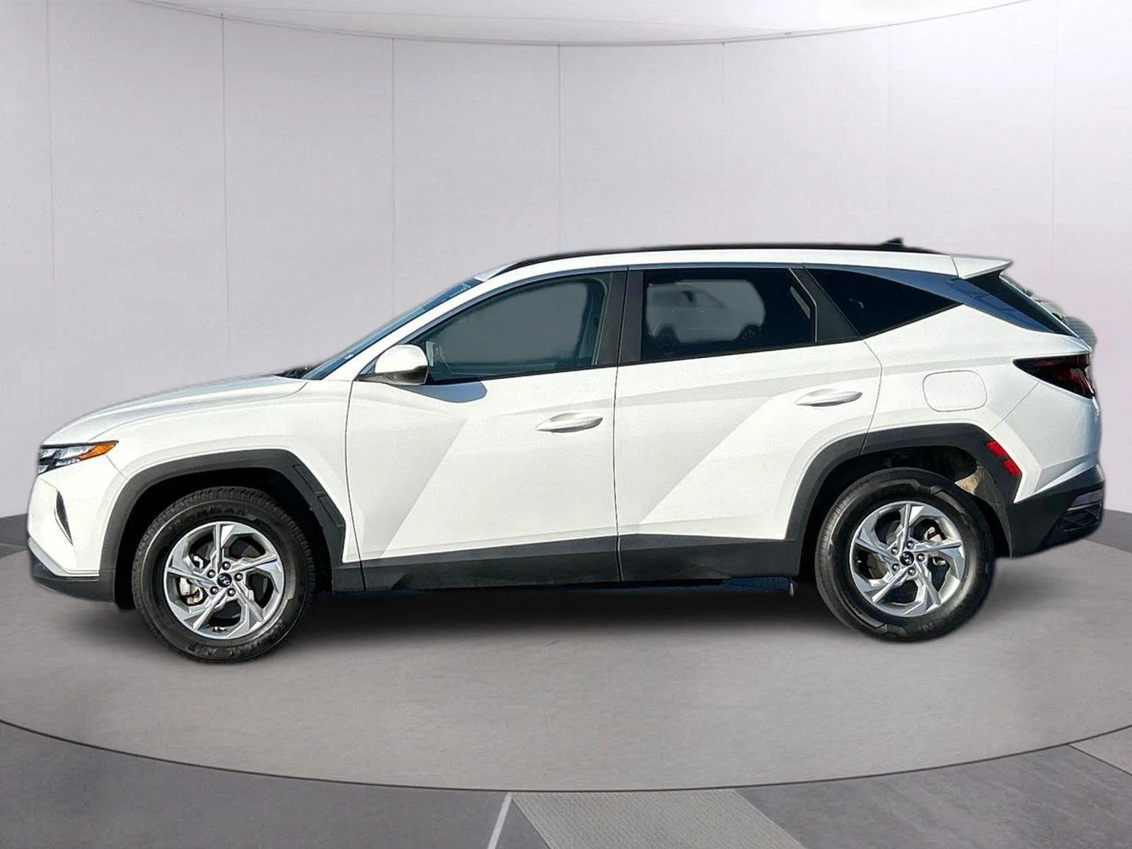 Used 2024 White Pearl Hyundai SEL image 2