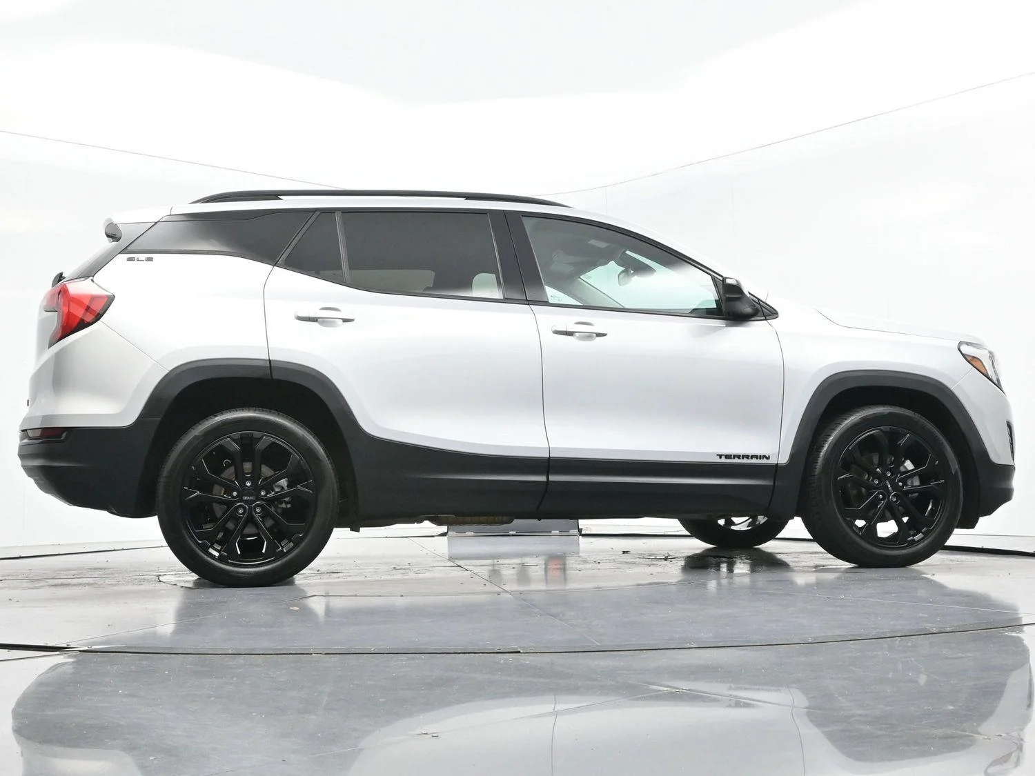 Used 2021 Quicksilver Metallic GMC SLE image 44