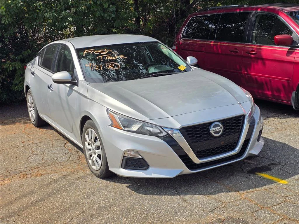 Used 2020 Silver Nissan 2.5 S image 9