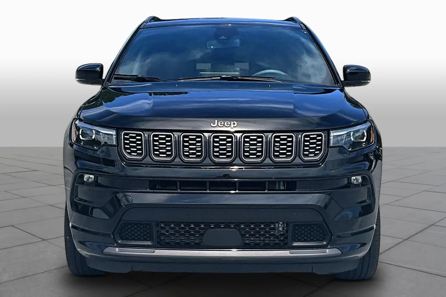 Used 2024 Diamond Black Crystal Pearlcoat Jeep Limited image 6