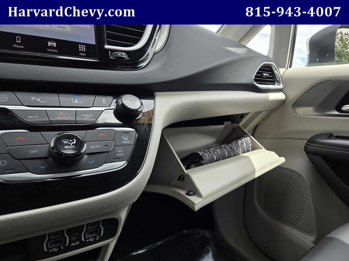 2023 Chrysler Pacifica Touring L - Photo 12