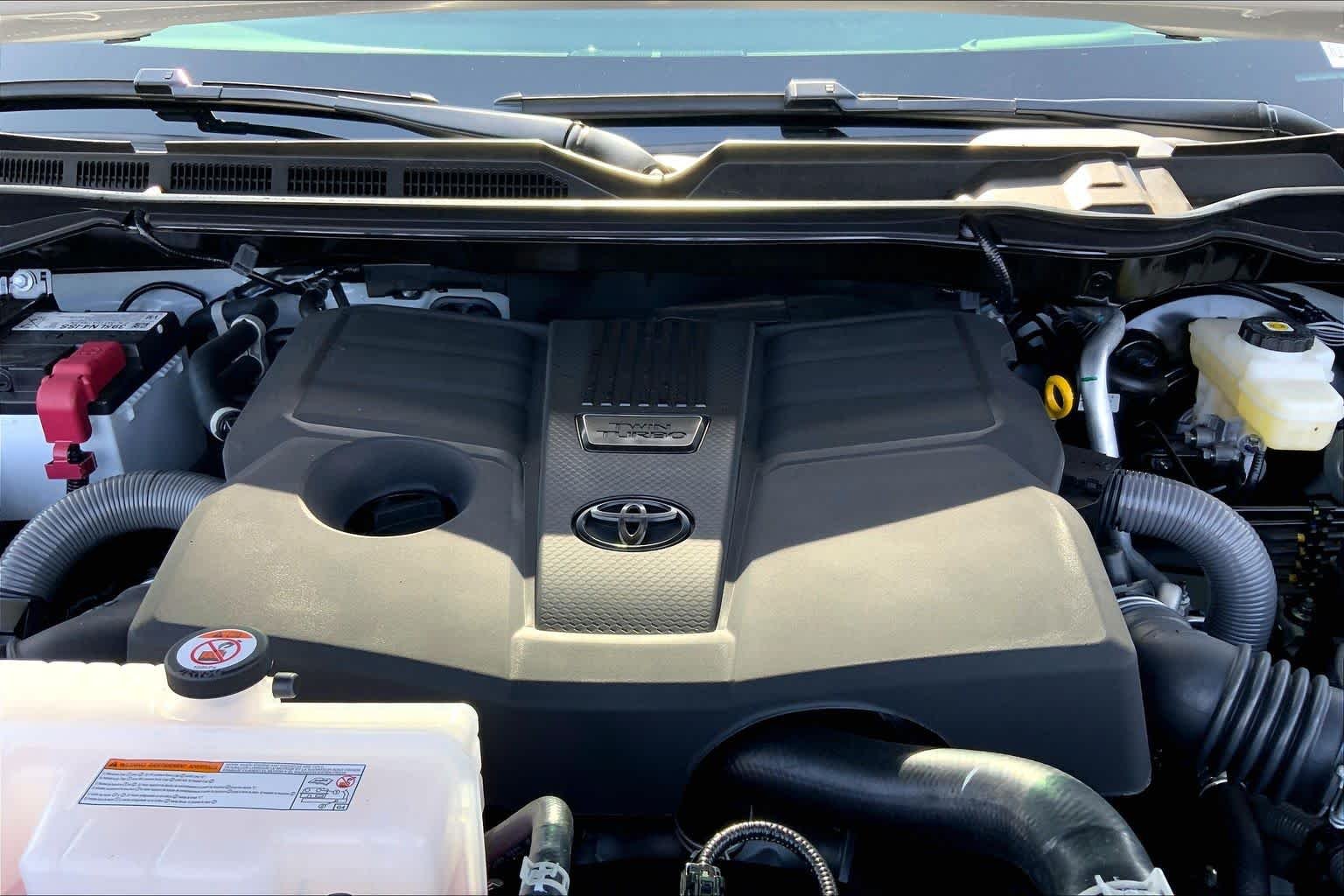 New 2026 Wind Chill Pearl Toyota Platinum image 15