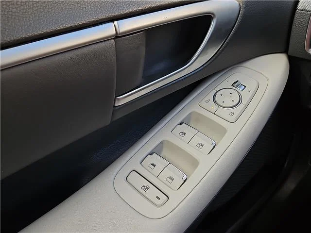 Used 2025 Abyss Black Hyundai SEL Front-Wheel Drive image 11