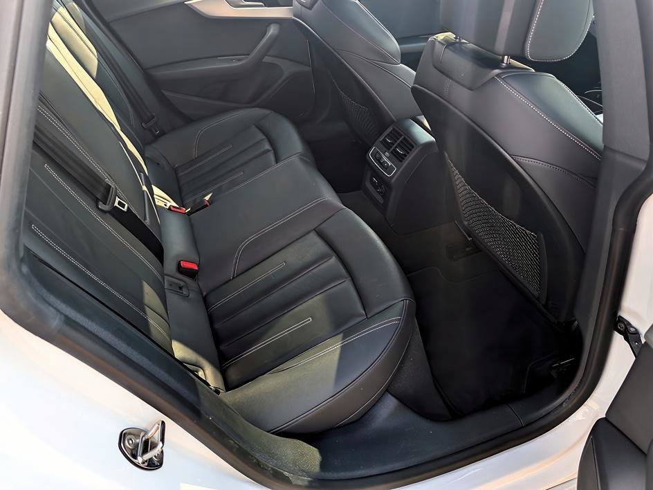 Used 2025 Arkona White Audi S line Premium image 25