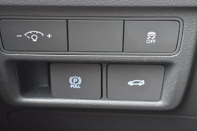 Used 2025 Silver Hyundai SEL image 21