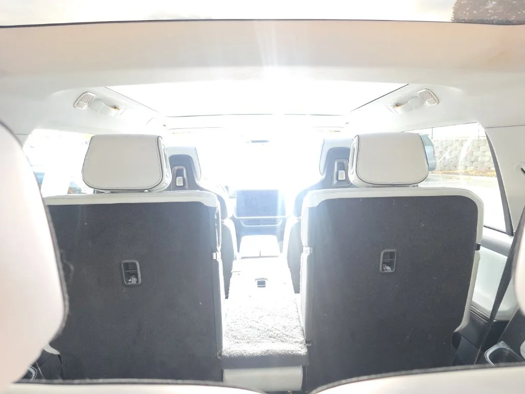 Used 2025 Glacier White Rivian Adventure Dual Motor Max Pack image 8