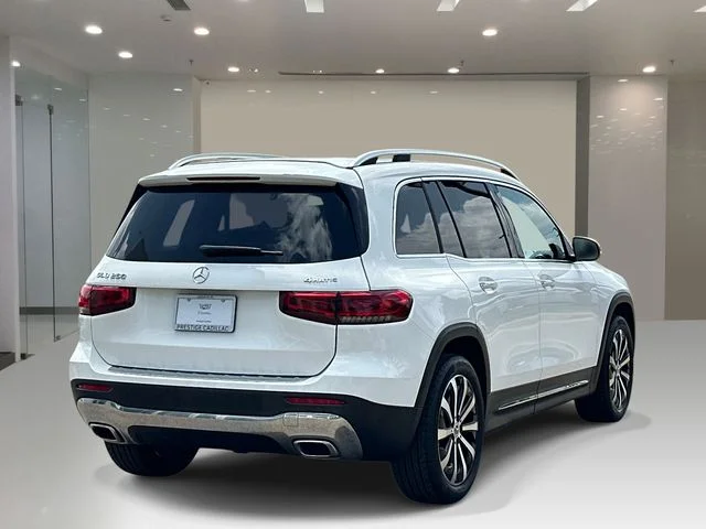 Used 2022 White Mercedes-Benz GLB 250 image 4