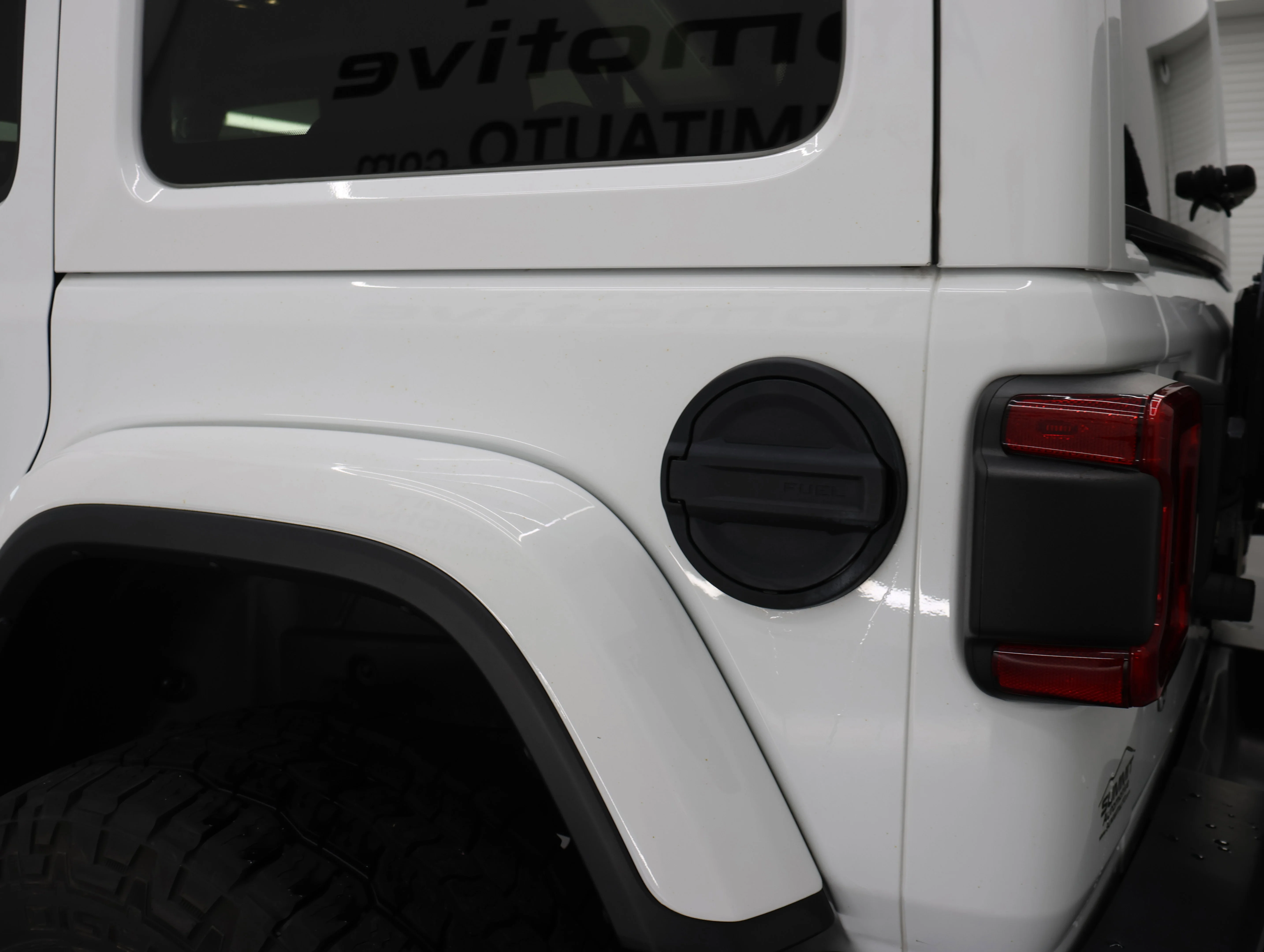 Used 2019 Bright White Clearcoat Jeep Unlimited Sahara image 28