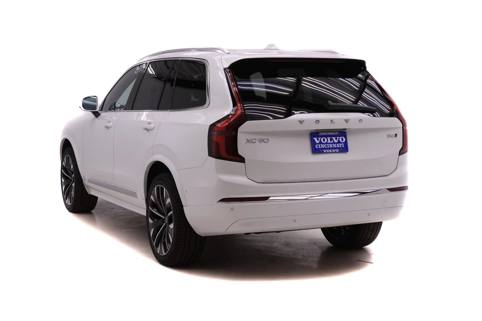 New 2026 Crystal White Volvo Plus image 5