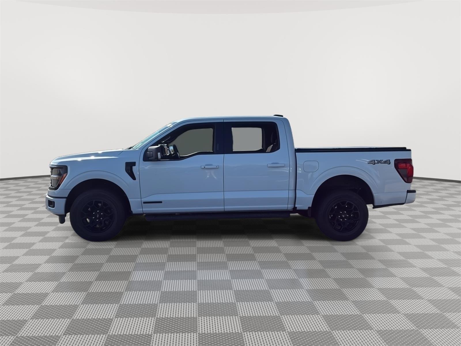 Used 2024 Oxford White Ford XLT image 10