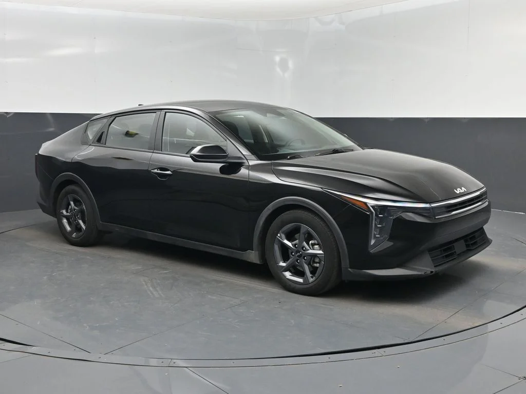 2025 Kia K4 LXS AT's photo