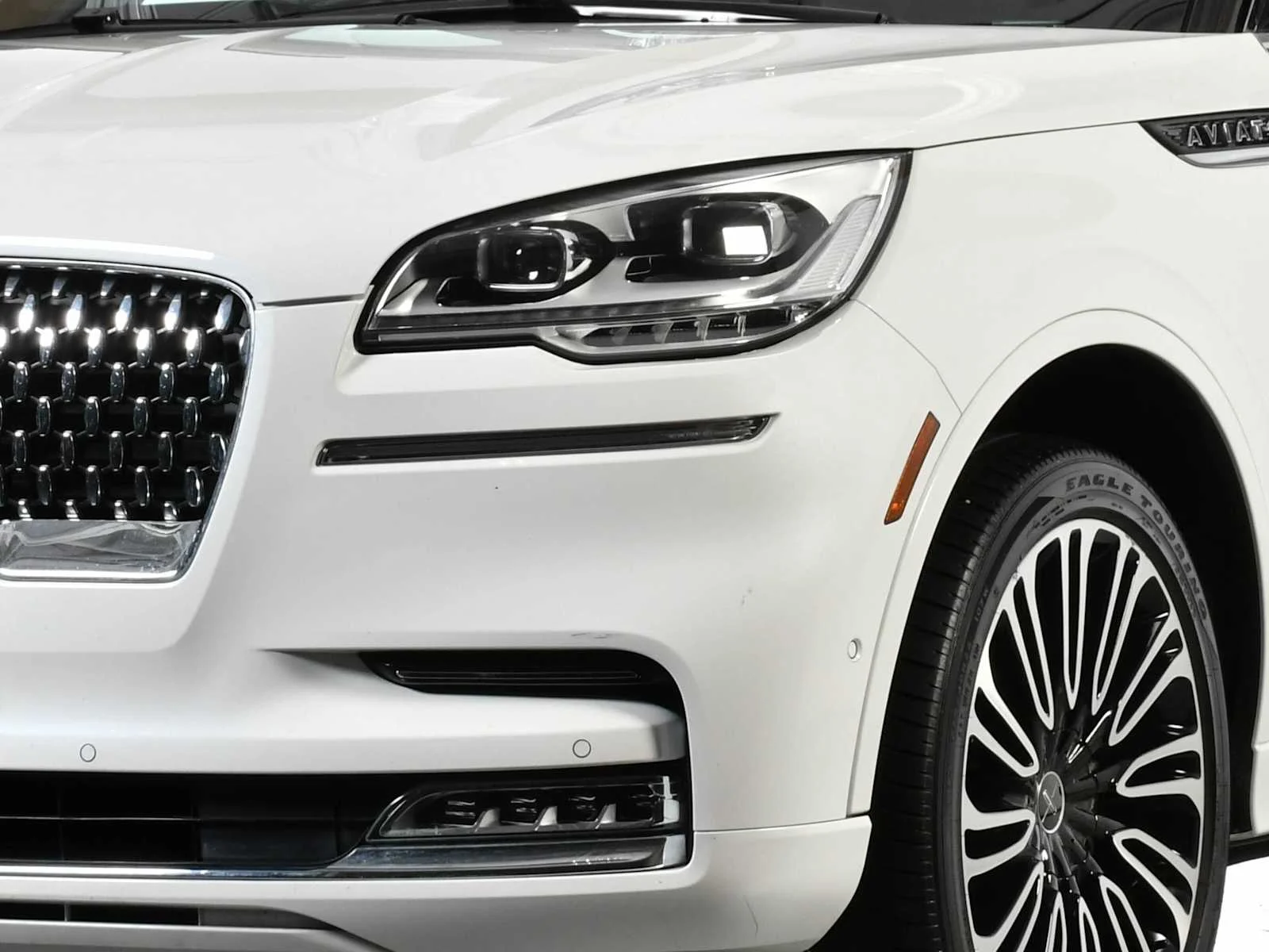 Used 2024 Pristine White Metallic Tri-Coat Lincoln Black Label image 10