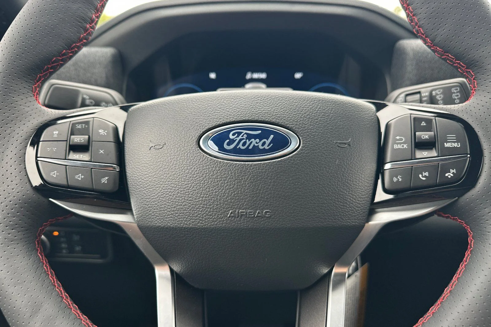 New 2026 Star White Metallic Tri-Coat Ford ST-Line image 21
