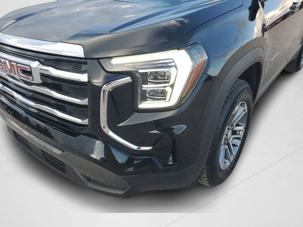 Used 2025 Ebony Twilight Metallic GMC Elevation image 25