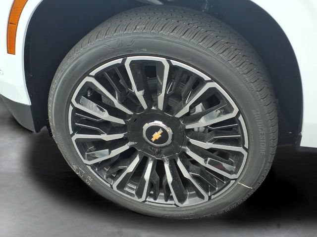 New 2026 Polar White Tricoat Chevrolet High Country image 16