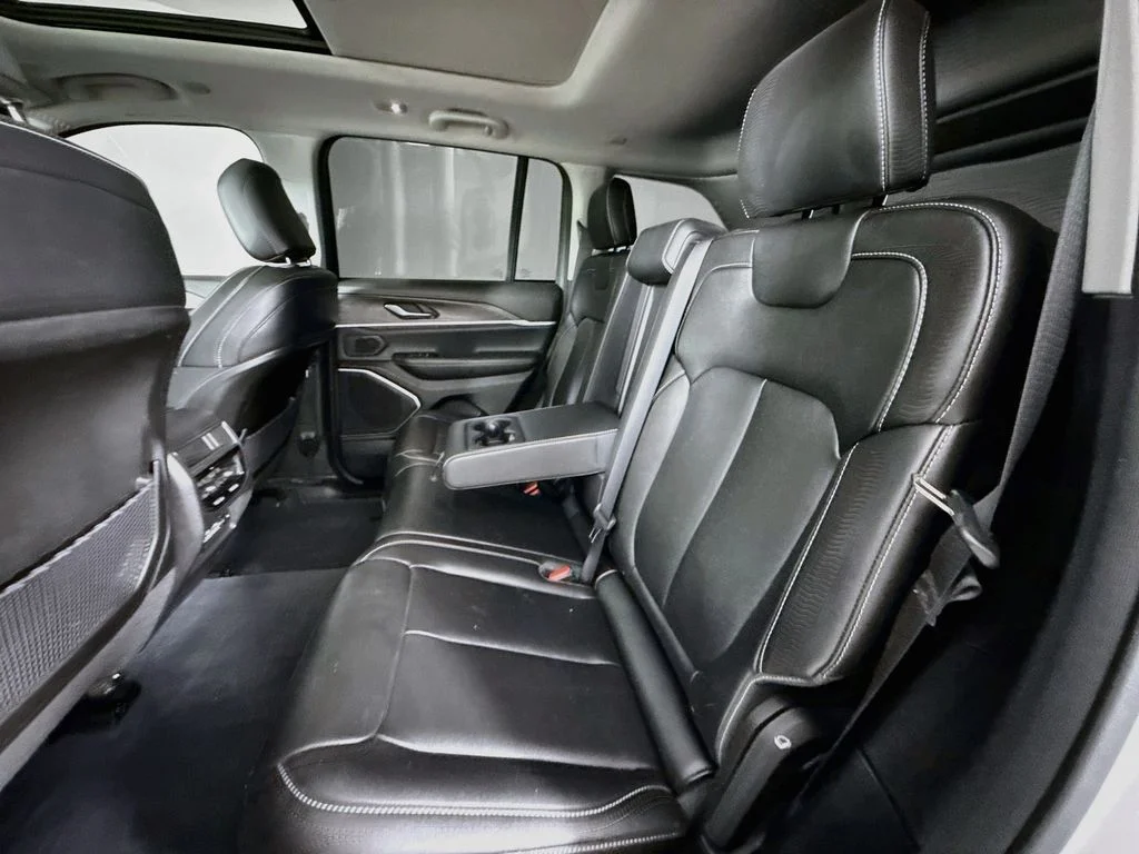 Used 2023 White Jeep 4xe image 25