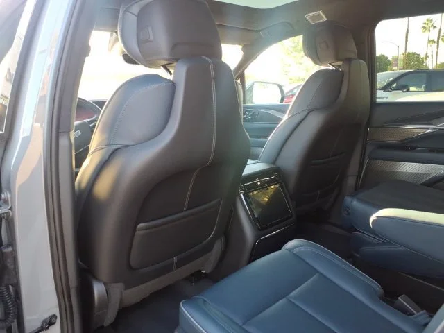 Used 2026 Luna Metallic (No longer available to order) Cadillac Premium Luxury image 9