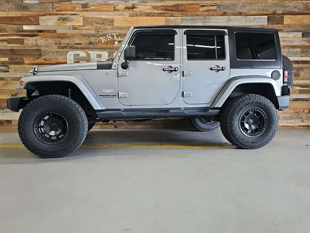 Used 2014 Billet Metallic Clearcoat Jeep Unlimited Sahara image 15