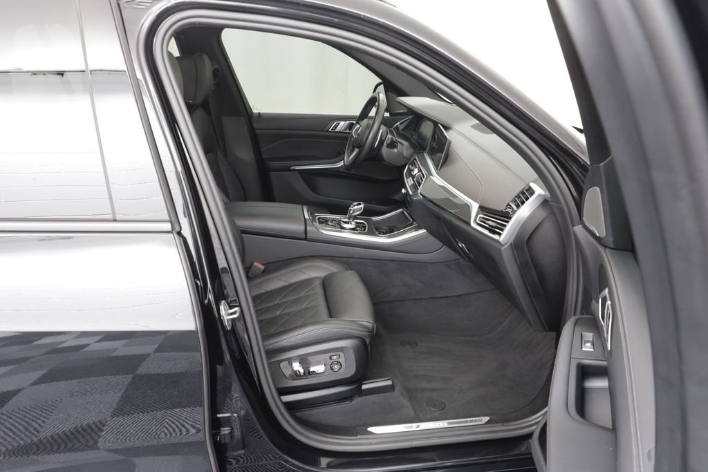 Used 2023 Black Sapphire Metallic BMW M50i image 21