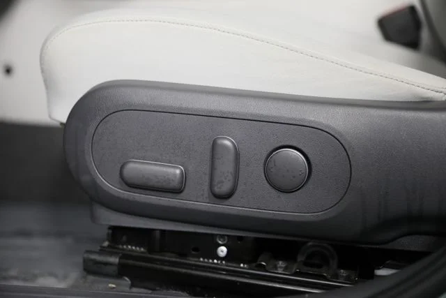 Used 2025 Green Hyundai SEL image 17