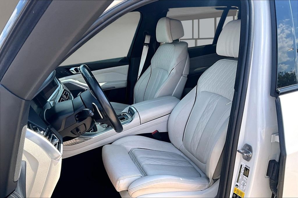 Used 2020 White BMW M50i image 25