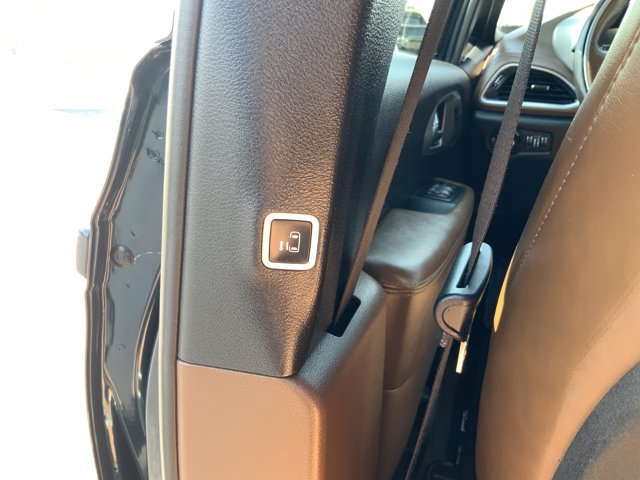 Used 2021 Fathom Blue Pearlcoat Chrysler Hybrid Limited image 18
