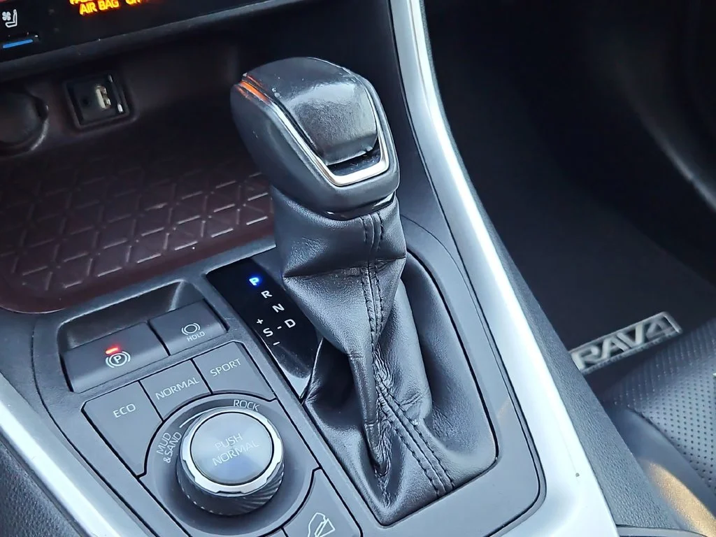 Used 2019 Pearl Toyota Limited image 20